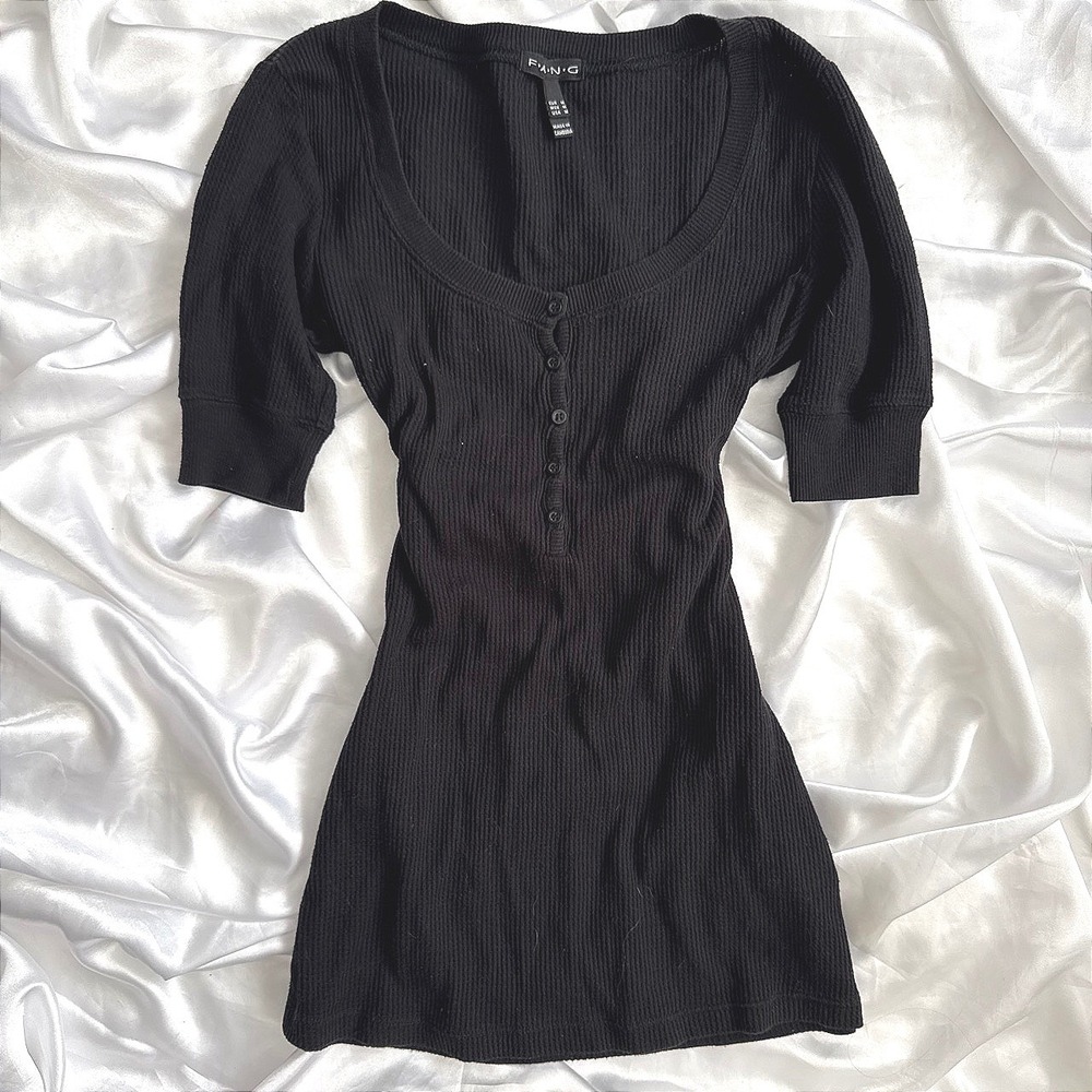 Fang Black Ribbed Henley Top Scoop Neck Elbow Sleeve Medium